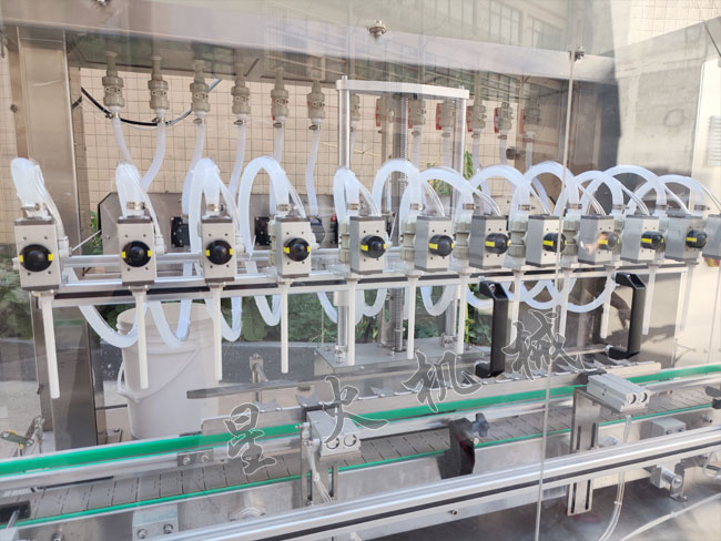 12頭化工液體自動灌裝機(jī)