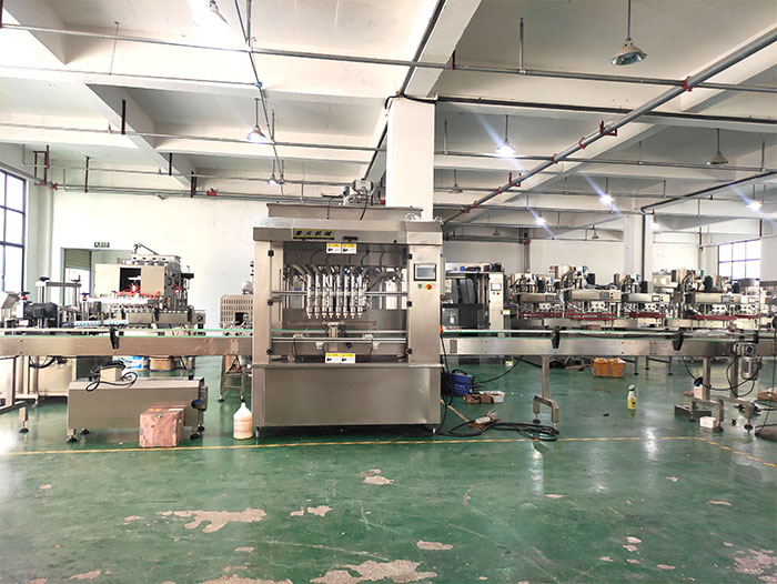 灌裝機(jī)械設(shè)備生產(chǎn)車間