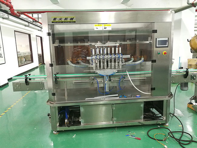 全自動(dòng)醬料灌裝機(jī)設(shè)備展示