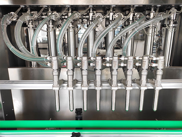 灌裝機(jī)械設(shè)備細(xì)節(jié)展示