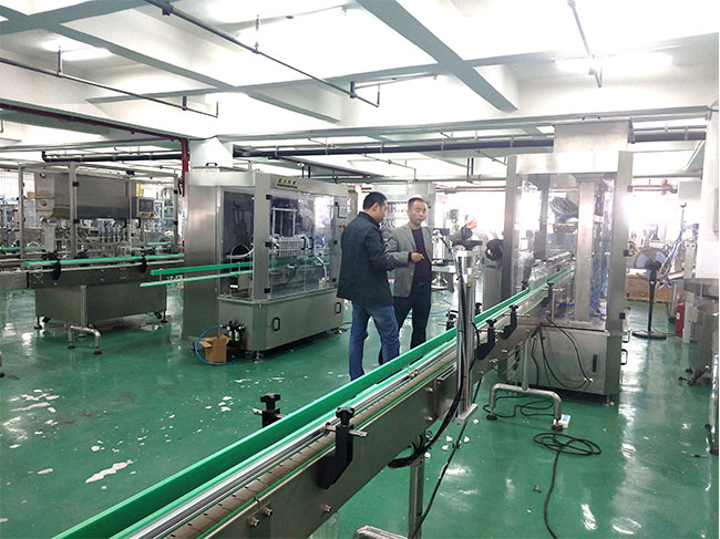 江蘇純凈水灌裝機(jī)設(shè)備案例展示