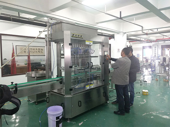 江蘇純凈水灌裝機(jī)設(shè)備展示