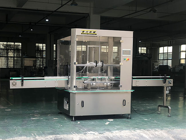 小瓶液體灌裝機(jī)生產(chǎn)線設(shè)備車間展示