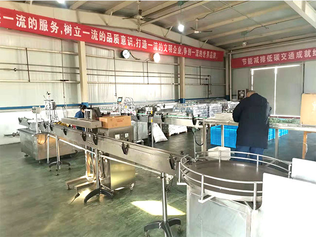 星火積碳清洗液灌裝生產(chǎn)線設(shè)備車間展示