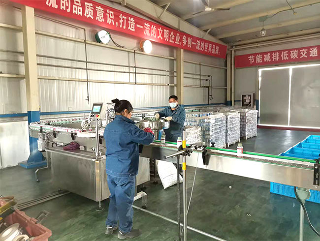 星火積碳清洗液灌裝生產(chǎn)線設(shè)備展示